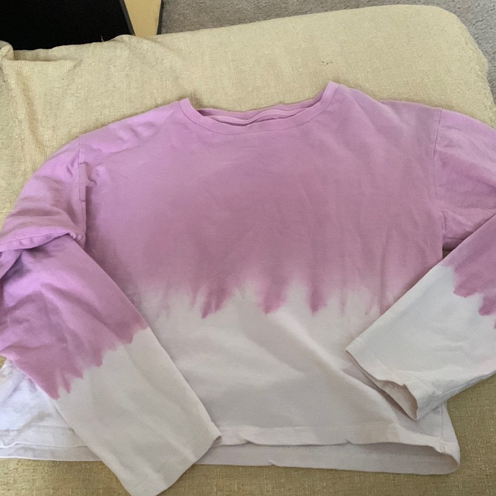 Cropped long sleeve t-shirt. 100% cotton